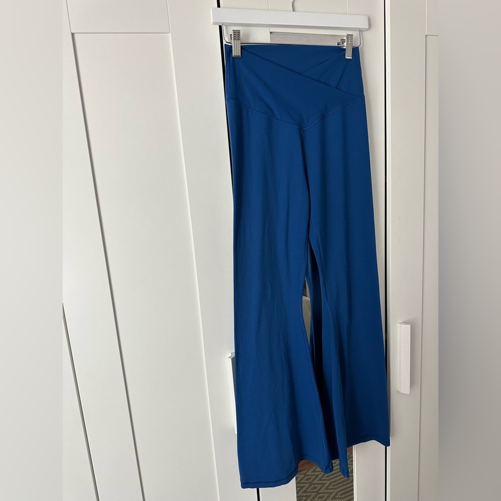 aerie Offline Flare Leggings High-Waist in Royal Blue with Crossover Waist Large - Picture 2 of 4